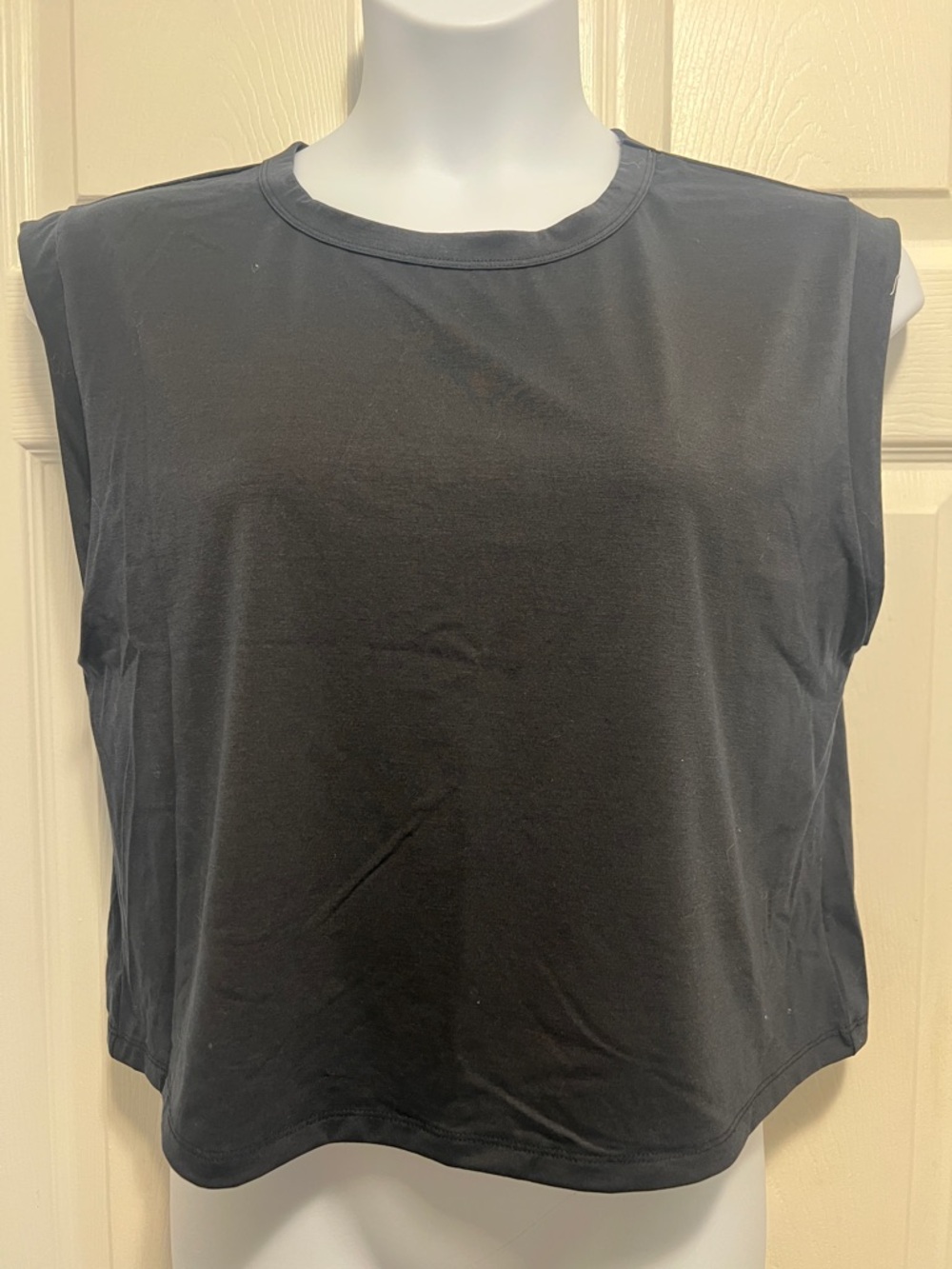 Classic Black Cropped Muscle Tank Top - Women